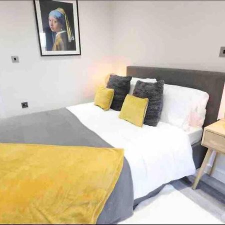 Entire Apartment / Nec / Resorts World / Birmingham Airport Sheldon  외부 사진