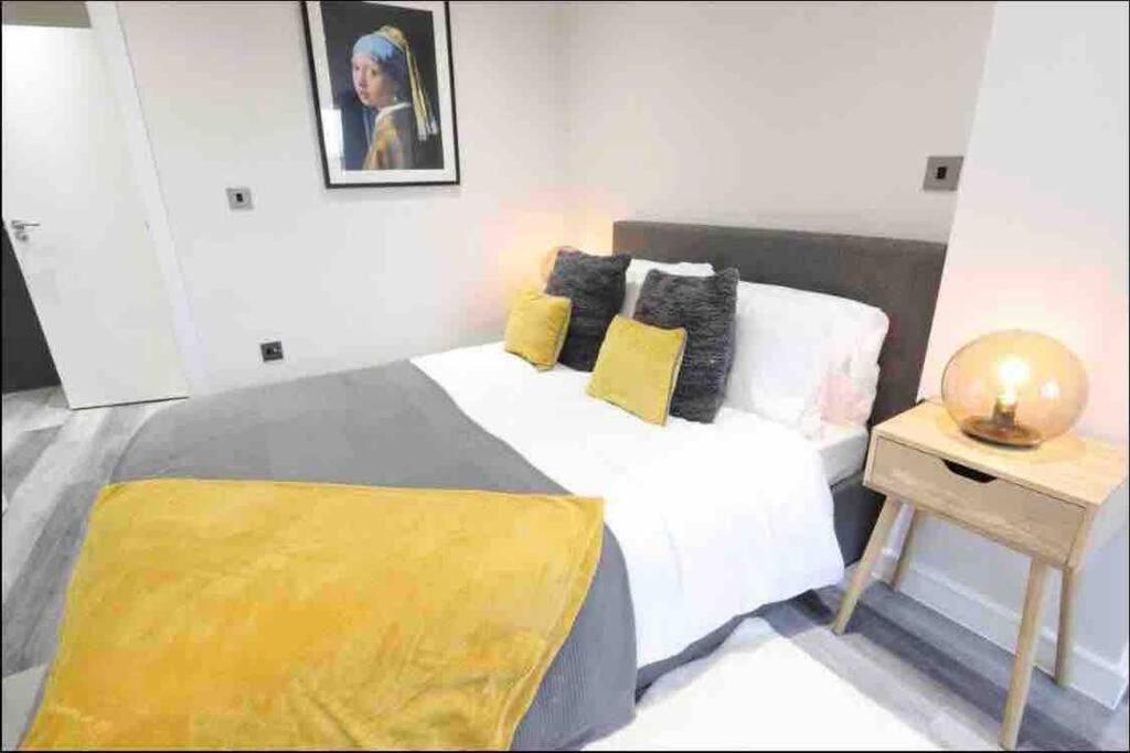 Entire Apartment / Nec / Resorts World / Birmingham Airport Sheldon  외부 사진