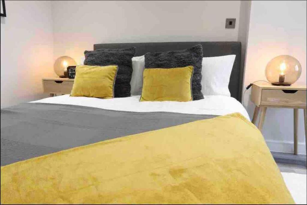 Entire Apartment / Nec / Resorts World / Birmingham Airport Sheldon  외부 사진