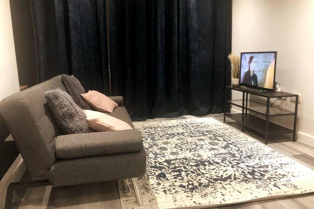 Entire Apartment / Nec / Resorts World / Birmingham Airport Sheldon  외부 사진